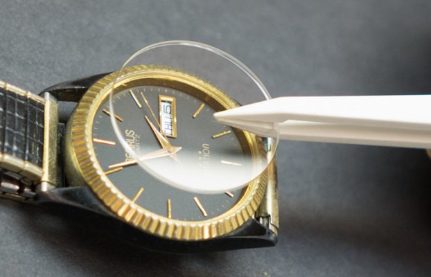 Thay kính đồng hồ Casio chinh hãng