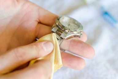 Đánh bóng mặt kính đồng hồ bị xước tại Hà Nội