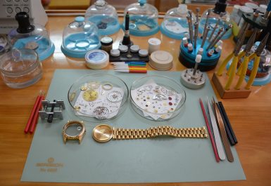 lau dầu đồng hồ