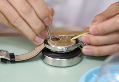 hướng dẫn thay pin đồng hồ đeo tay 1