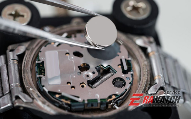 thay-pin-dong-ho-rolex