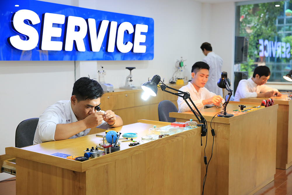 thay mặt kính đồng hồ armani