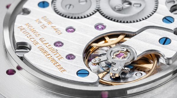 Bộ máy In - House trong đồng hồ thời trang cao cấp có ý nghĩa gì