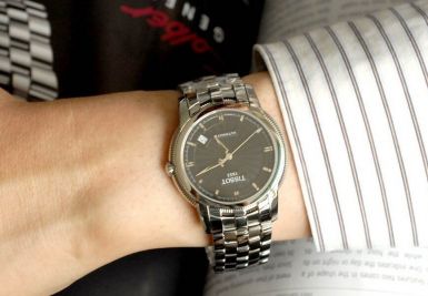 đồng hồ nam màu vàng đẹp