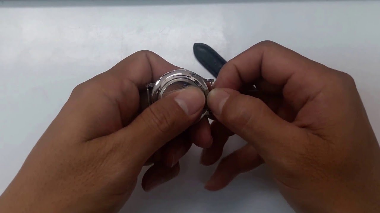 thay kim đồng hồ đeo tay