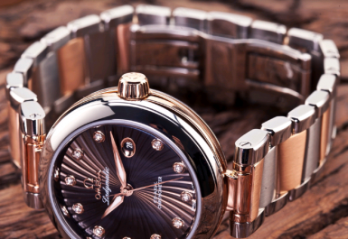 giá đồng hồ cơ Omega