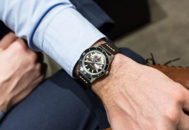 Đồng hồ Rado dây đá