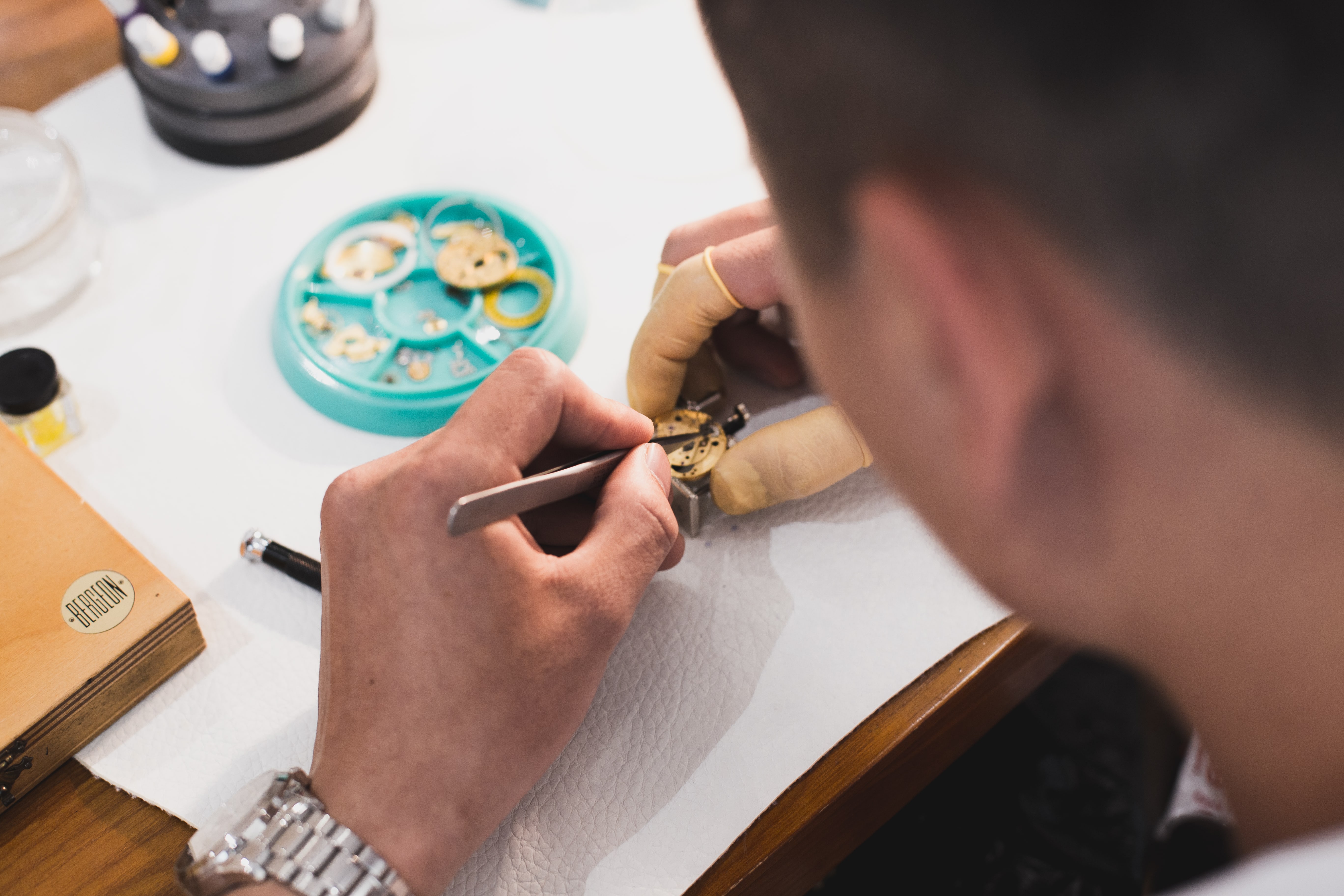 thay pin đồng hồ miễn phí