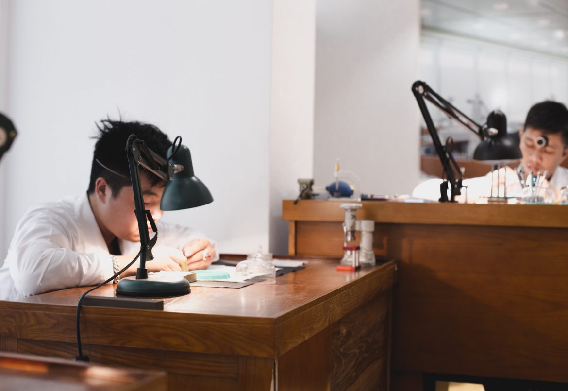 Erawatch-n địa chỉ thay in đồng hồ chính hãng Wenger