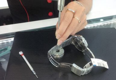 cách xử lý đồng hồ bị vào nước