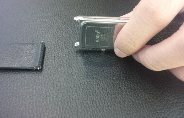 Thay dây đồng hồ các bước đơn giản