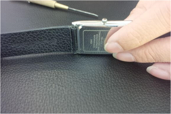 Thay dây đồng hồ các bước đơn giản