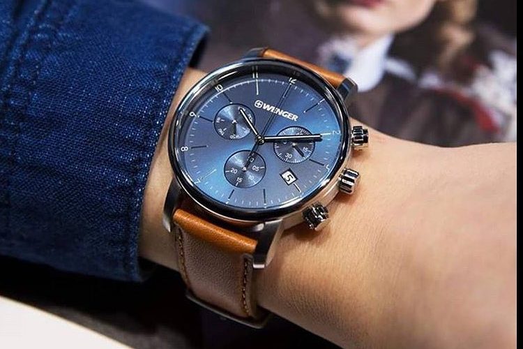 Đồng hồ quartz dây da