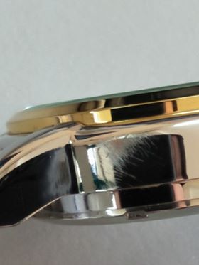 đồng hồ bị xước