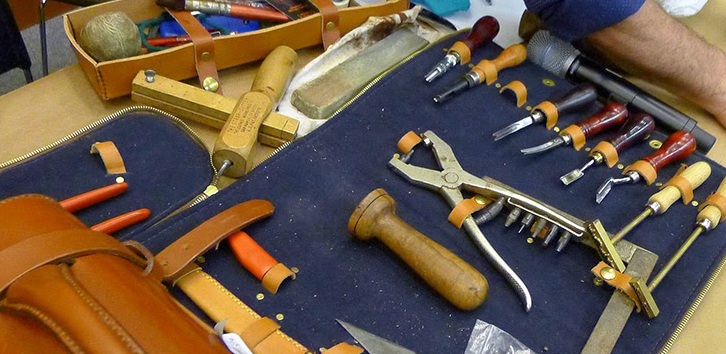 Dụng cụ bấm lỗ dây đồng hồ