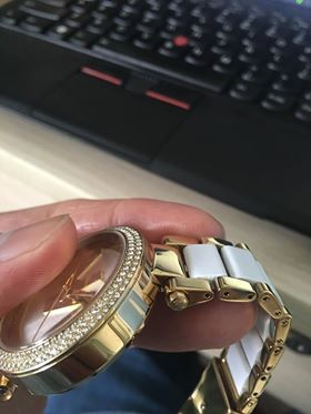 Đồng hồ mất chốt liên kết dây vói mặt số của khách hàng tại Erawatch