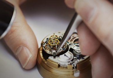 lau dầu đồng hồ cơ