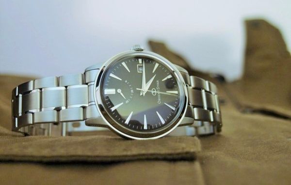 đồng hồ kính cong