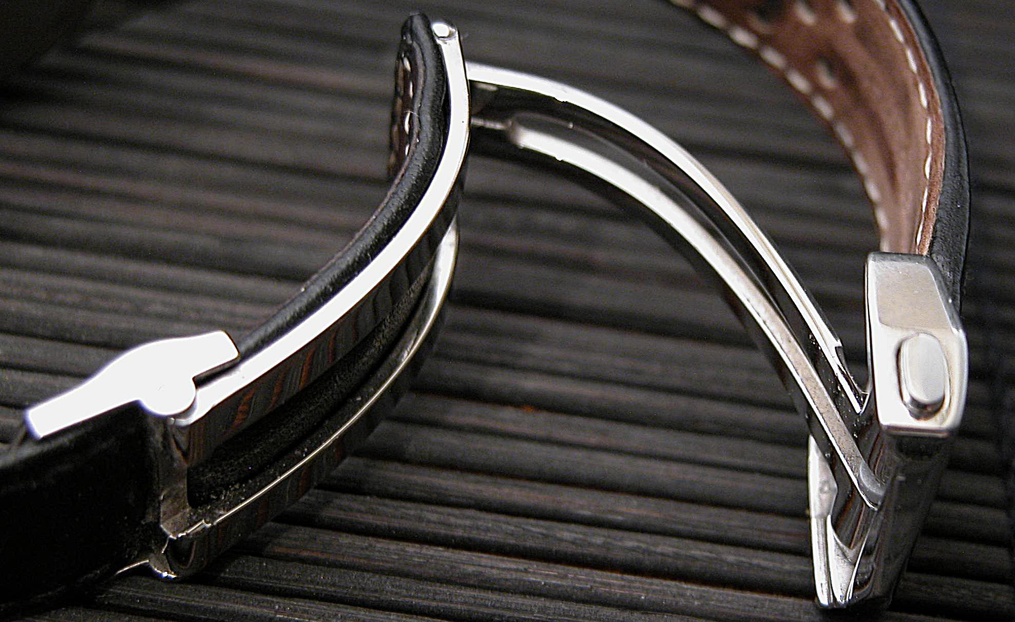 khóa dây đồng hồ