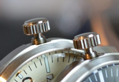 num chỉnh đồng hồ