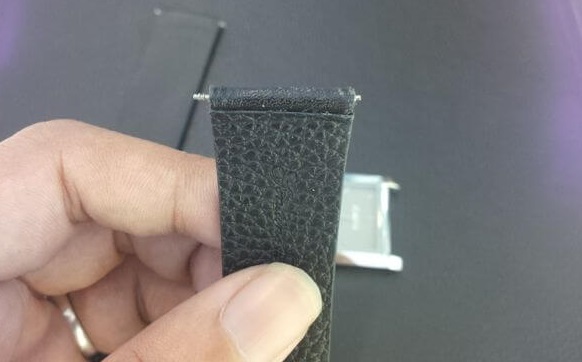 Thay dây đồng hồ có nên tự thay tại nhà