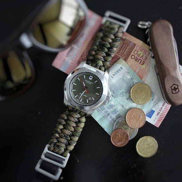 lau dầu bảo dưỡng đồng hồ