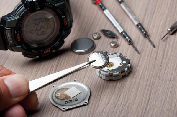 thay pin đồng hồ chính hãng tại Hà Nội
