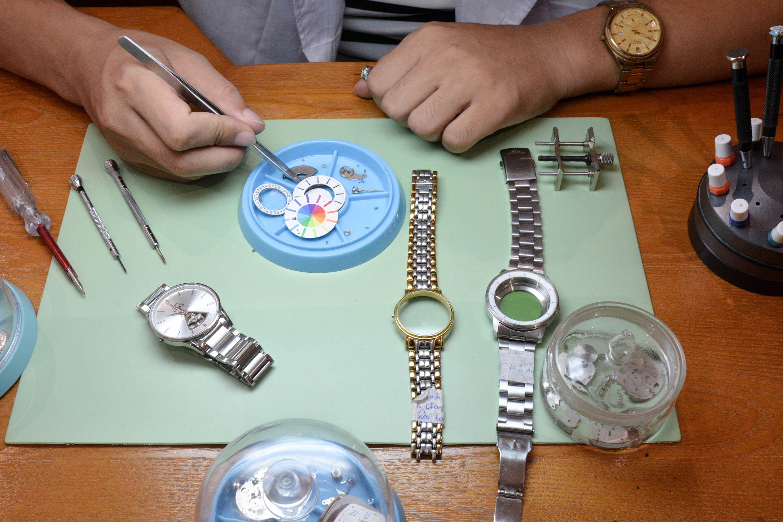 bảo dưỡng lau dầu đồng hồ