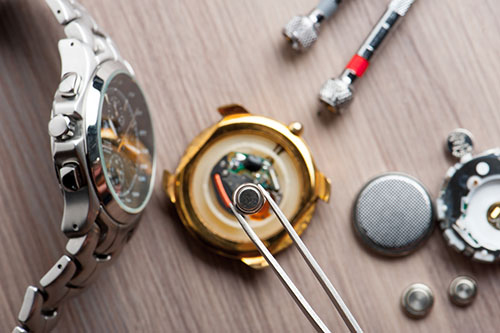 thay pin đồng hồ chính hãng tại Hà Nội