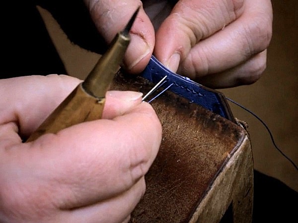 Thay dây cá sấu nhập khẩu