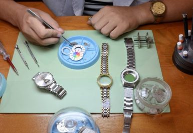 lau dầu đồng hồ