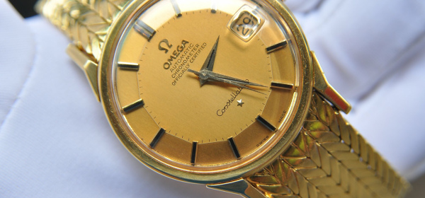 Omega cổ