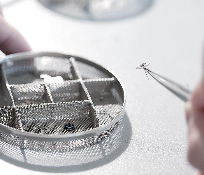 lau dầu đồng hồ