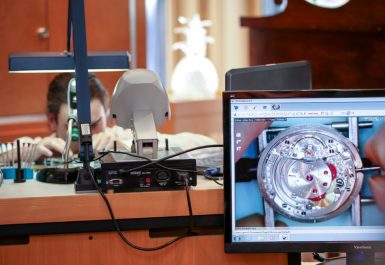 đánh bóng đồng hồ