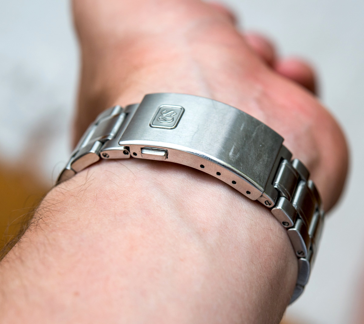 Cắt mắt đồng hồ