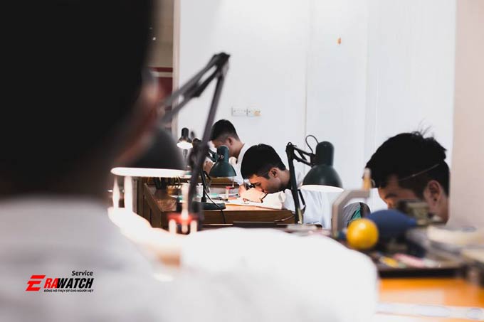 cua hang thay pin dong ho cartier