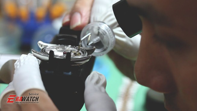 thay-pin-dong-ho-longines-(2)