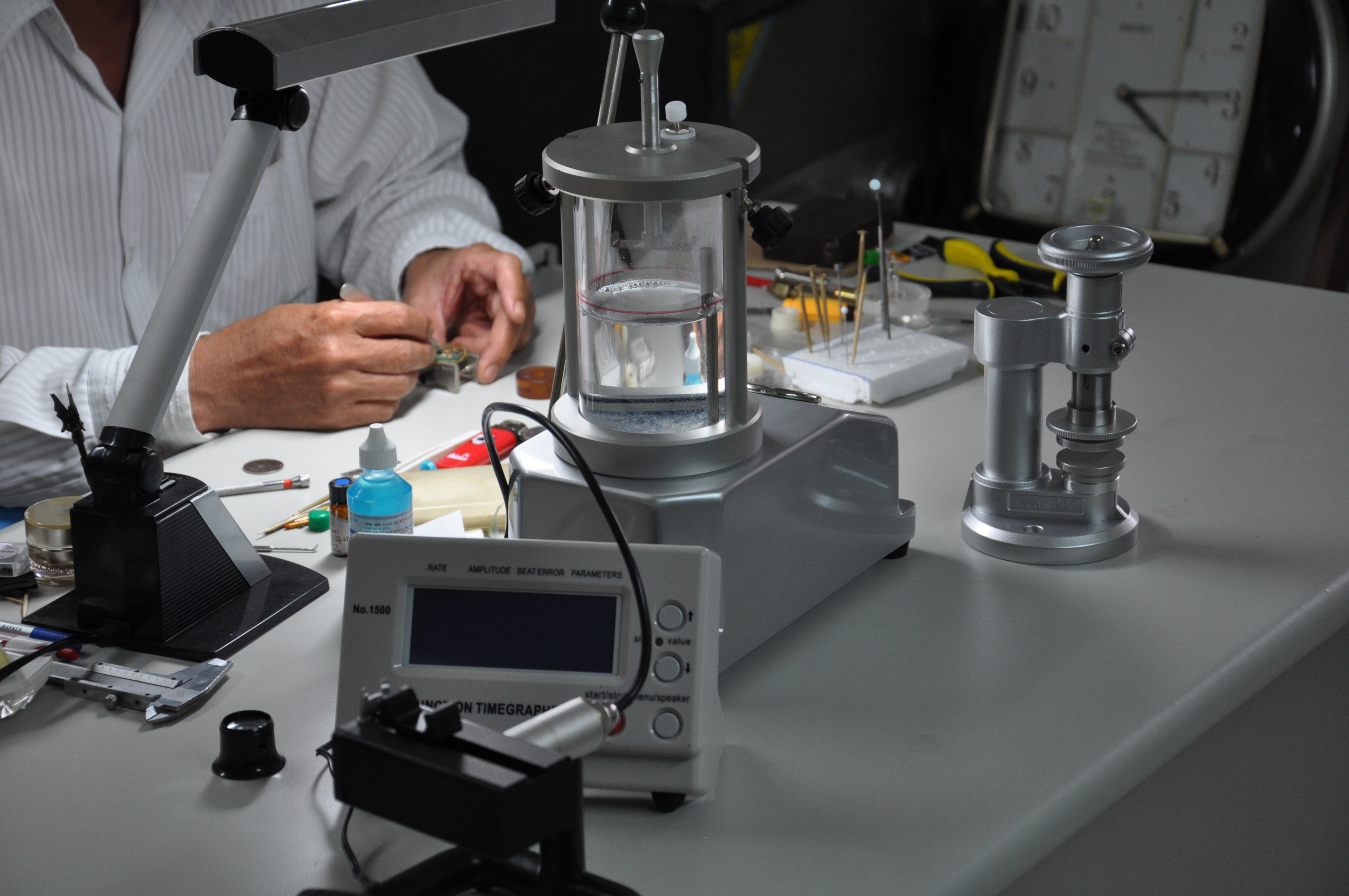 Kính sapphire có tốt nhất không? Thay kính sapphire ở đâu?