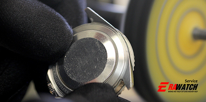 danh-bong-dong-ho-hublot