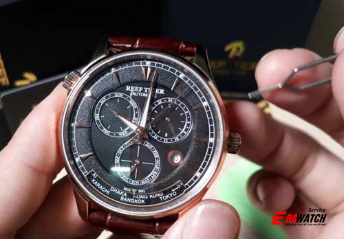 danh bong dong ho reef-tiger