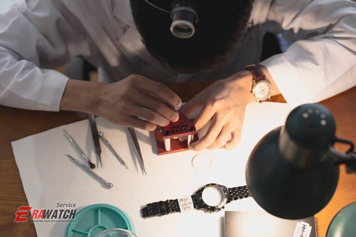 Thay dây đồng hồ cao su tại Hà Nội