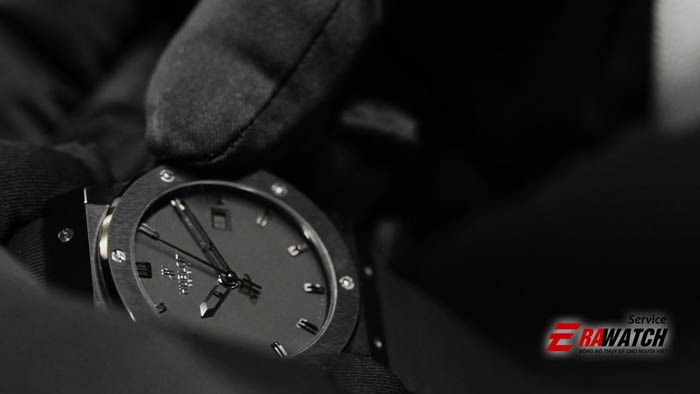 sua-chua-dong-ho-hublot-chay-sai-gio