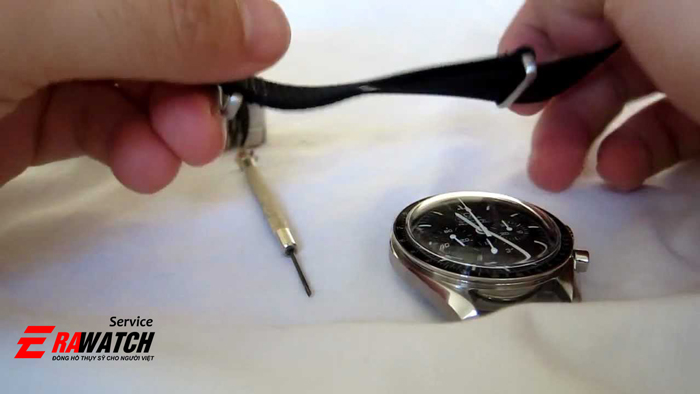 thay-day-dong-ho-omega-bi-dut