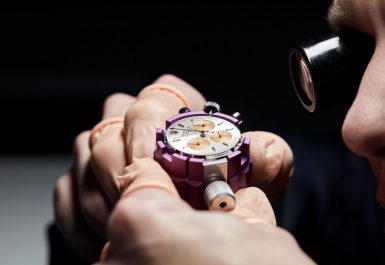 dịch vụ lau dầu đồng hồ tại TPHCM
