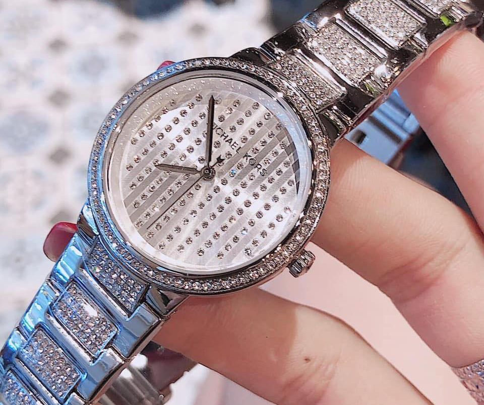 địa chỉ thay pin đồng hồ Michael kors chính hãng giá tốt