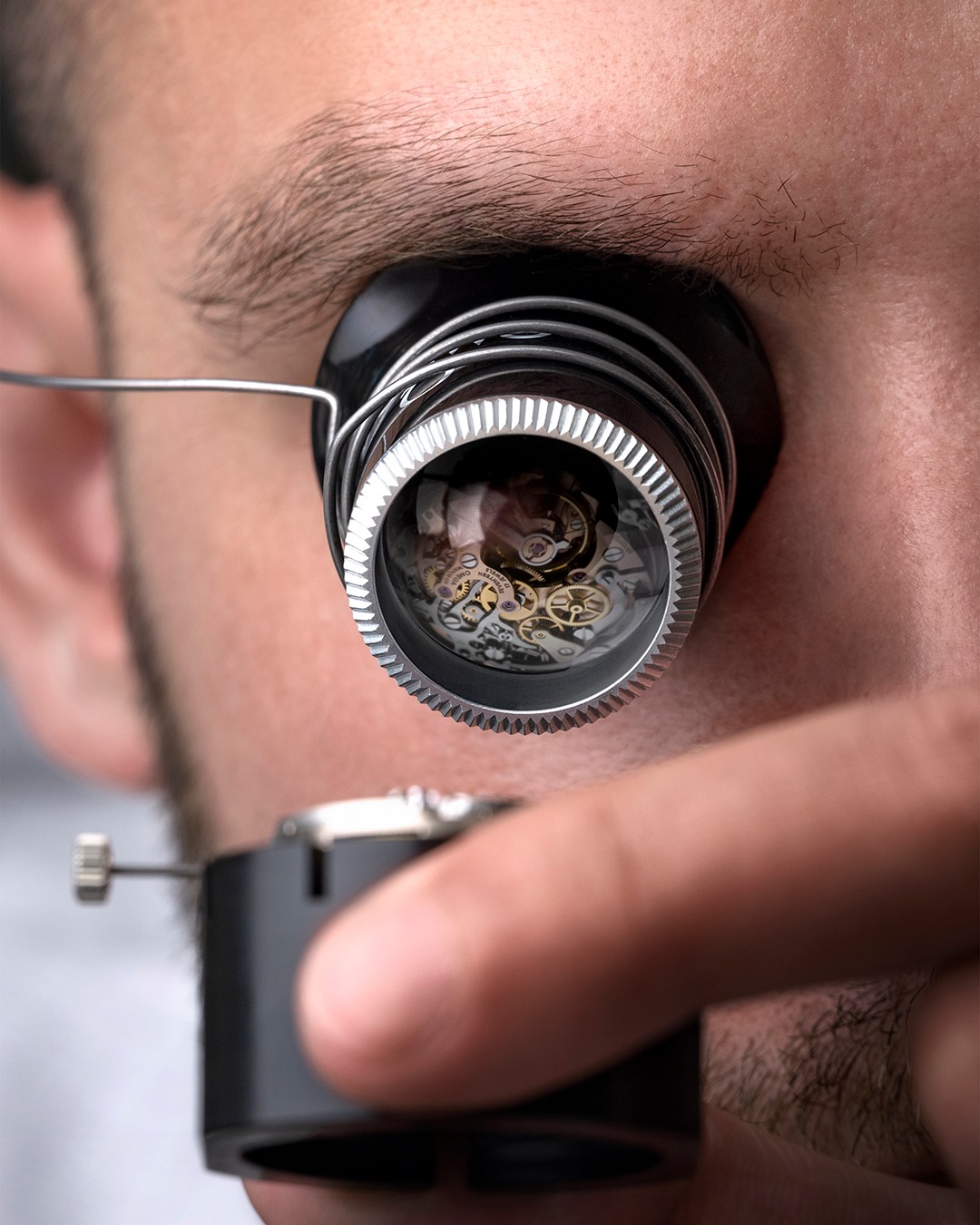 địa chỉ lau dầu đồng hồ Omega uy tín nhất