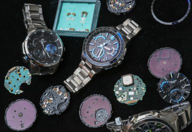 Lau dầu máy đồng hồ cơ hết bao nhiêu tiền