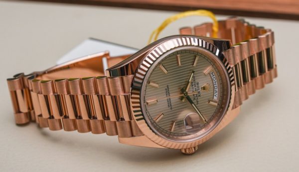 Băn khoăn xoay quanh việc lau dầu đồng hồ Rolex chính hãng: Những lý do nên trải nghiệm dịch vụ tại Era Service