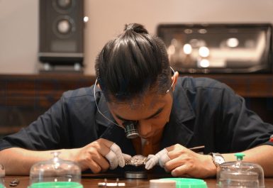 Kỹ thuật viên Erawatch - Trung tâm sửa chữa đồng hồ 55A Phan Chu Trinh, Hoàn Kiếm, Hà Nội