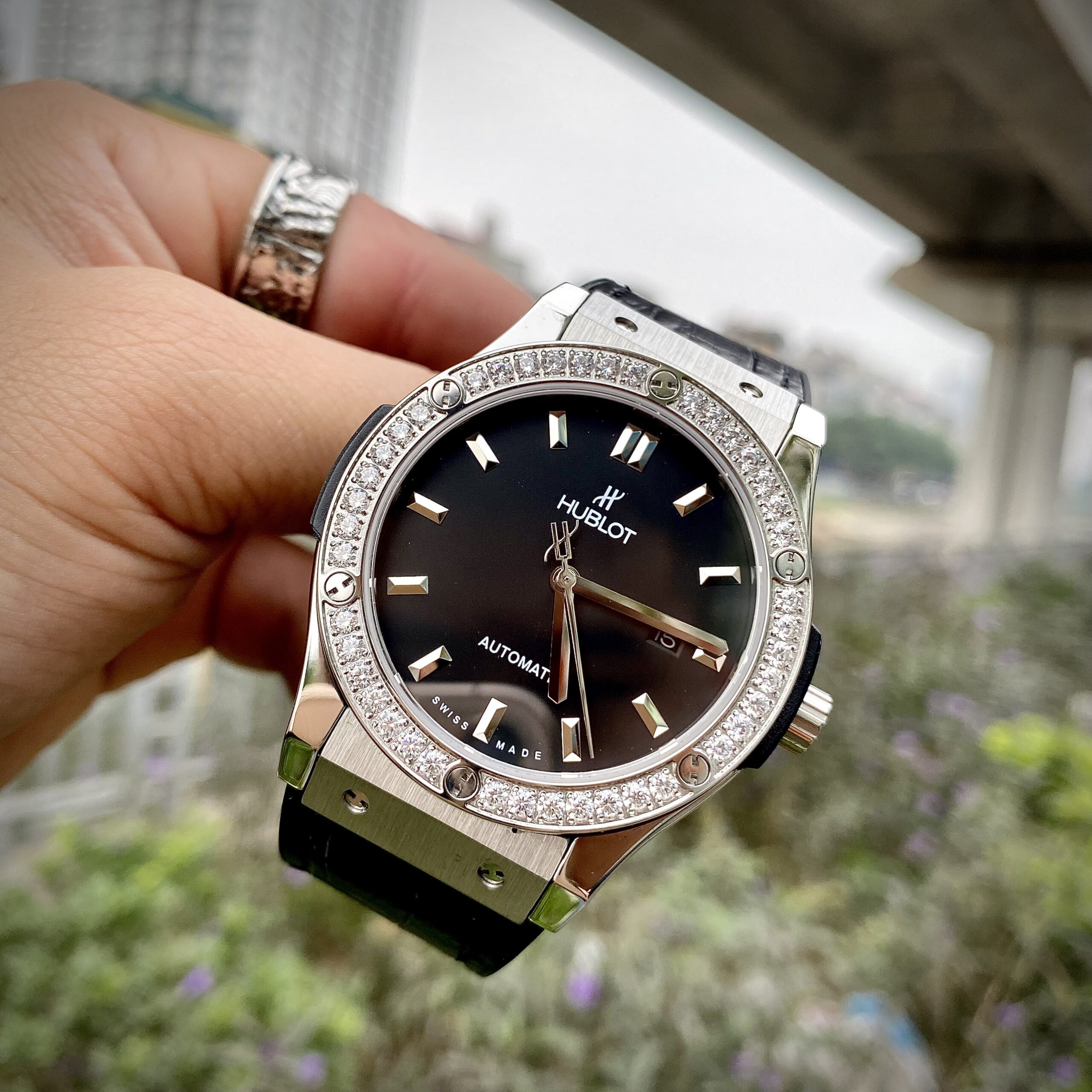 Khám Phá Đồng Hồ Hublot Nam Giá Bao Nhiêu - Mức Đầu Tư Phù Hợp Với Đam Mê và Phong Cách